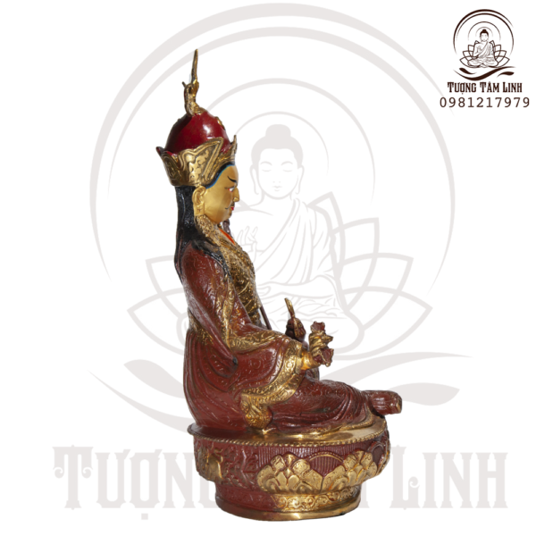 Lien Hoa Sanh chup nghieng ben trai
