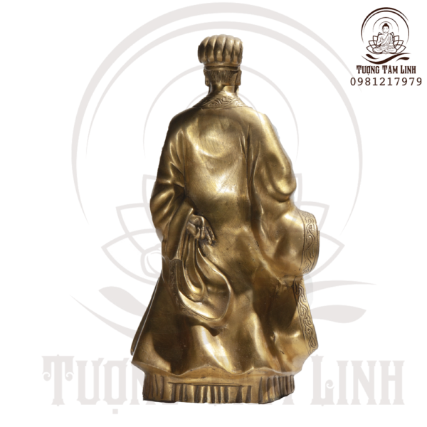 Tuong Dong Ngai Gia Cat Luong chup phia sau